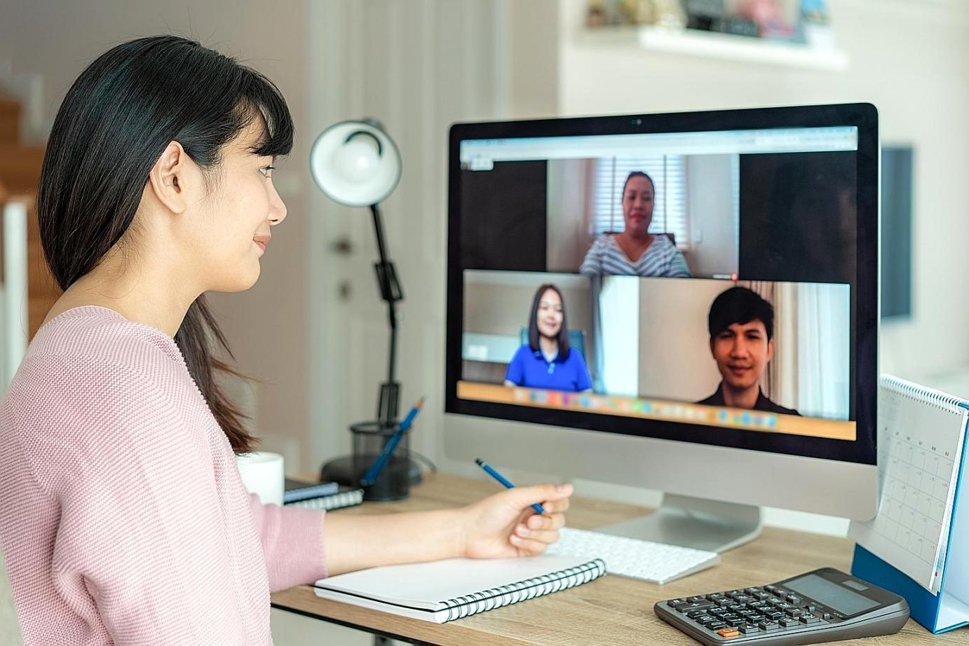 SEO content strategy workspace with analytics dashboard